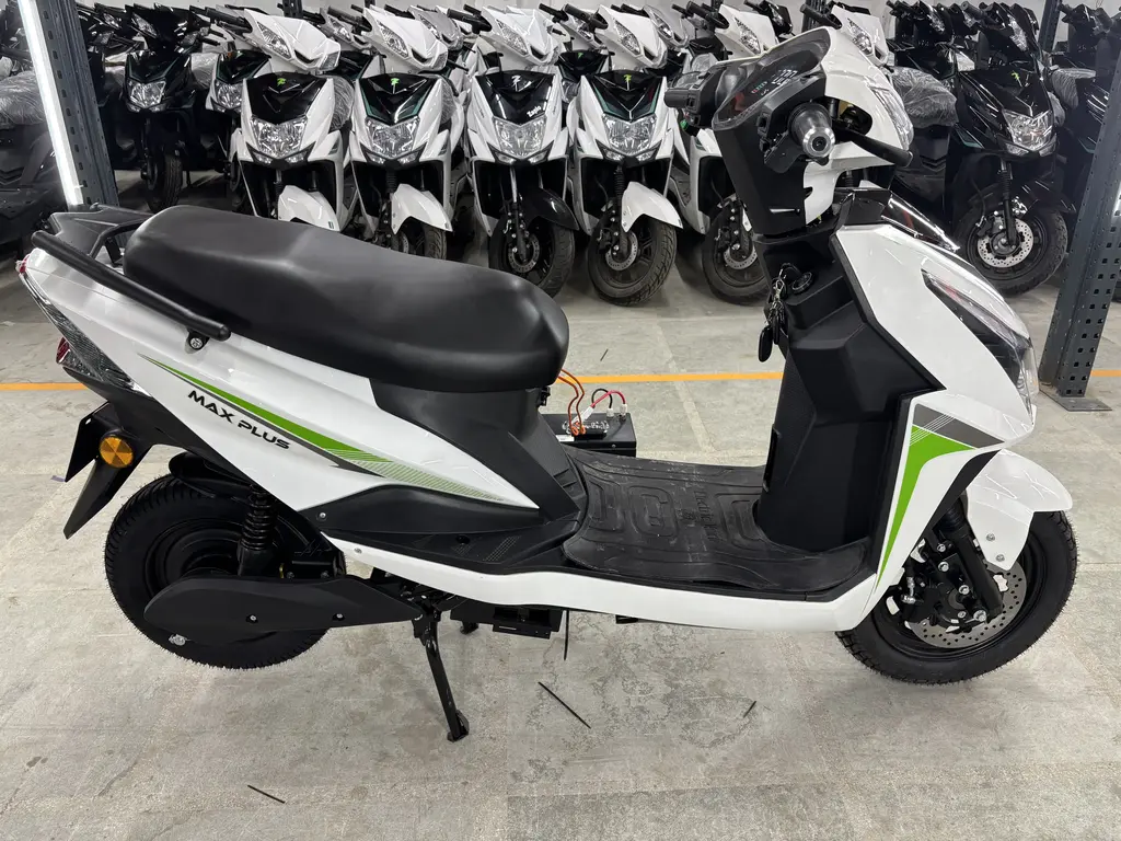 Max Plus - White Color - image 7