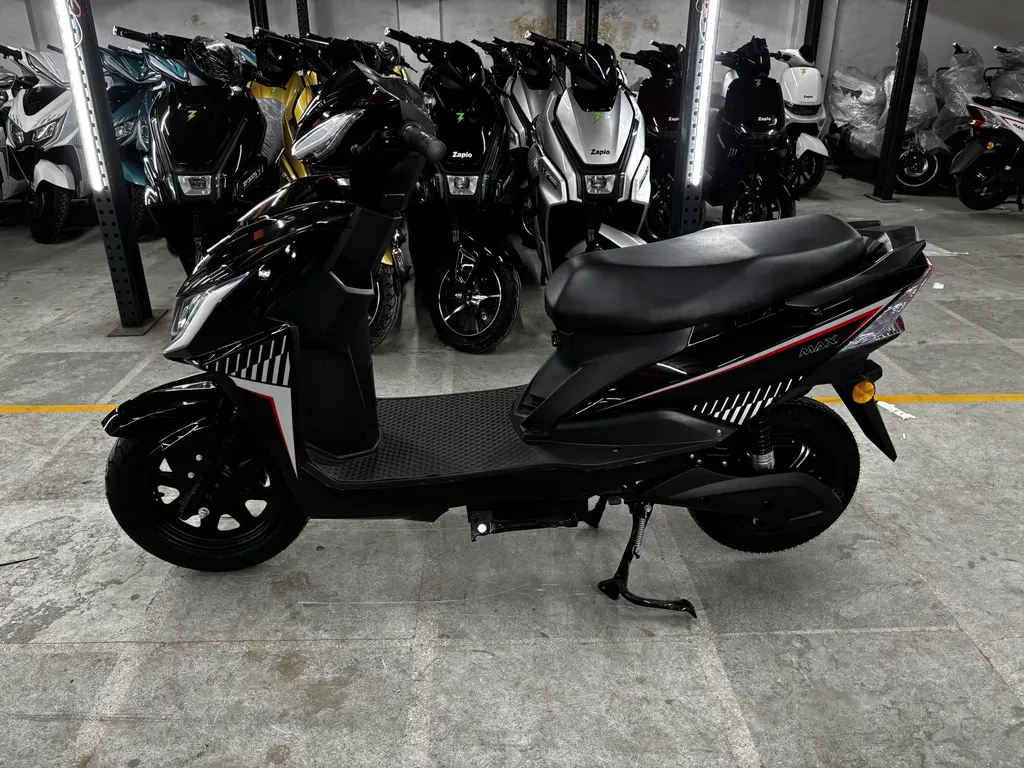 Max - Black Color - image 9