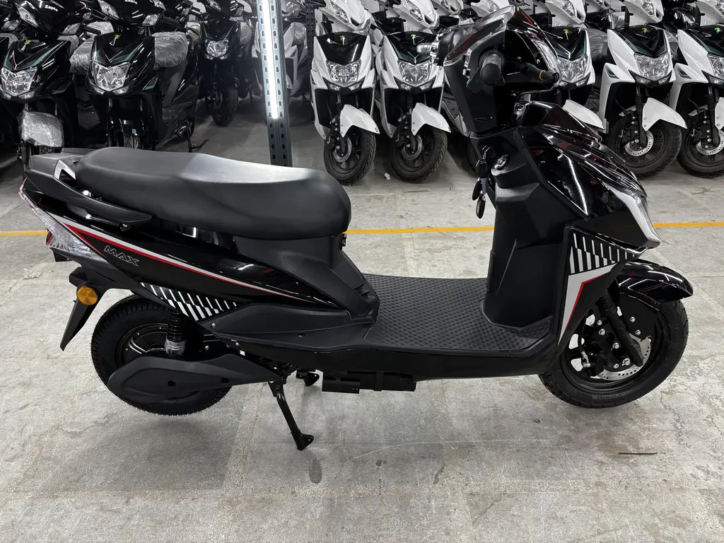 Max - Black Color - image 8