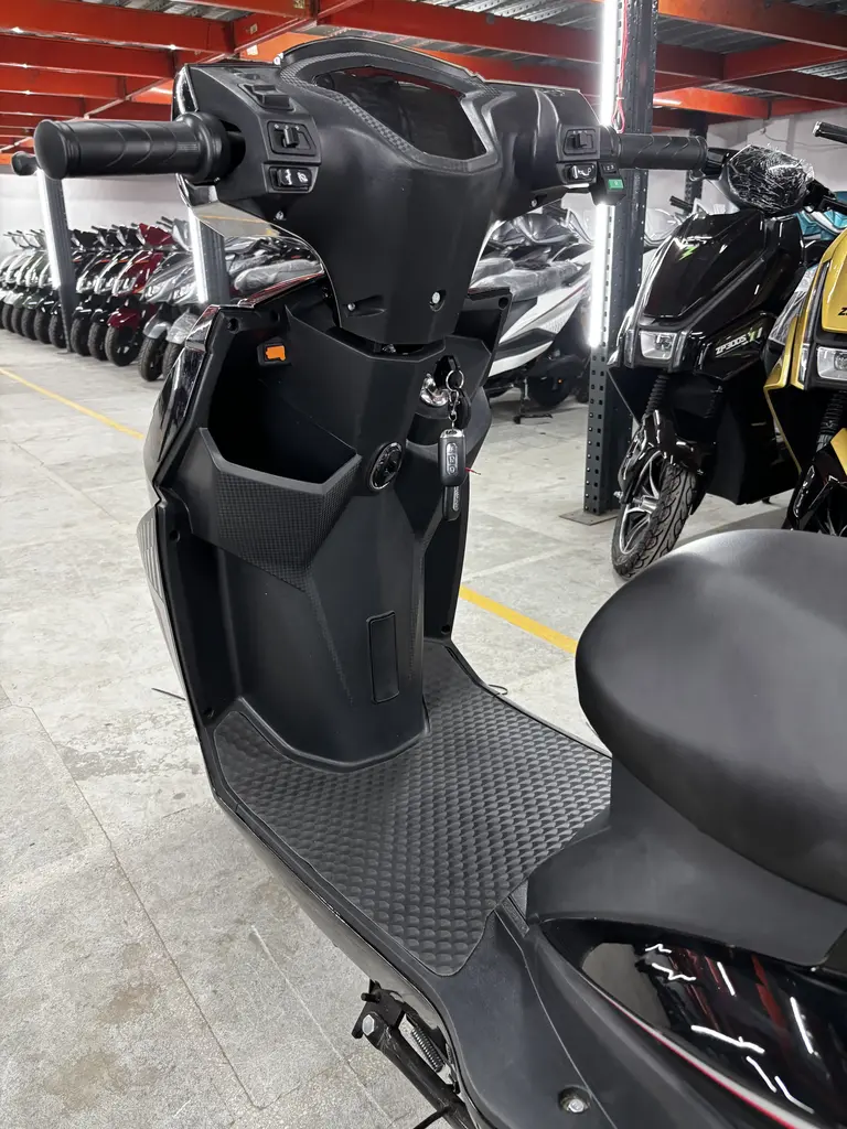 Max - Black Color - image 5