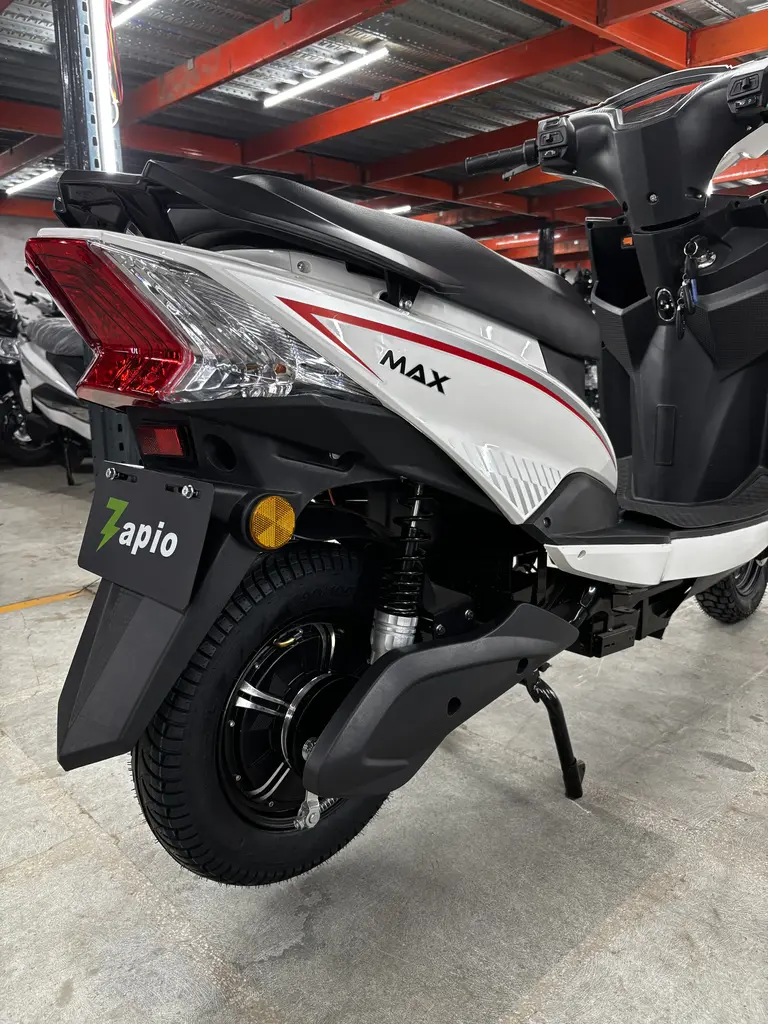 Max - White Color - image 8