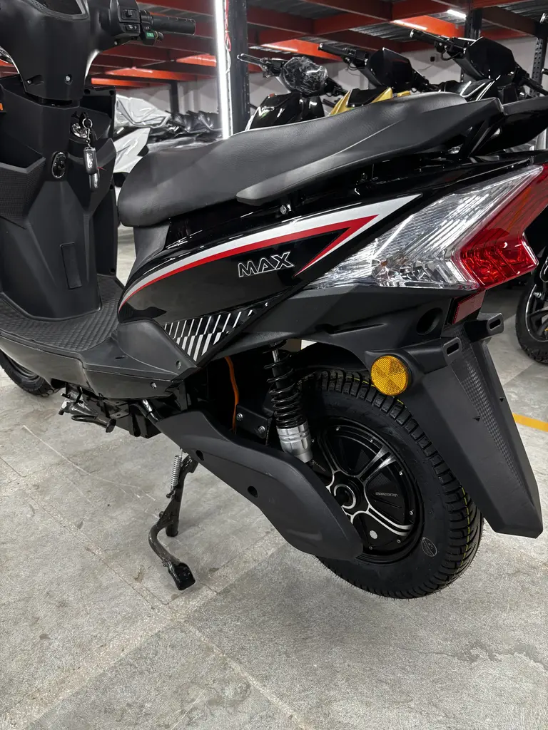 Max - Black Color - image 4