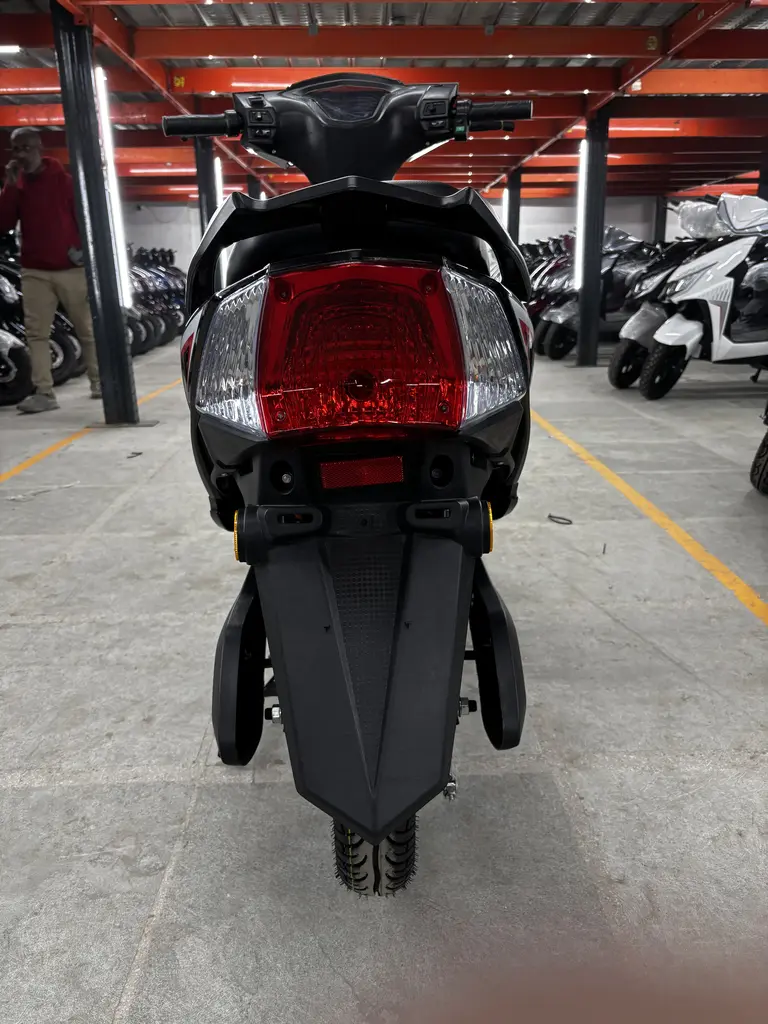 Max - Black Color - image 3