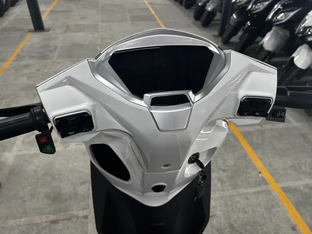 Roxx XL - White Color - image 5