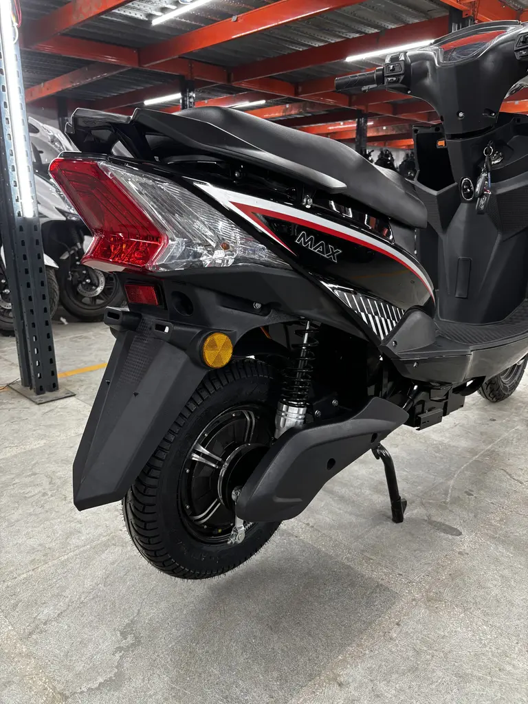 Max - Black Color - image 2